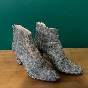 SJP by Sarah Jessica Parker Women's Minnie Ankle Bootie size 8,5